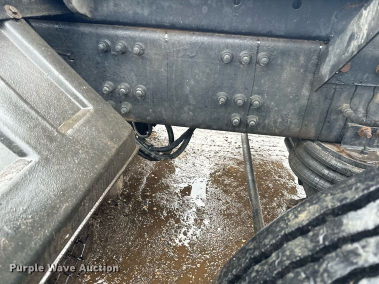 image for item LO9483 2007 Mack CTP713B roll-off container truck