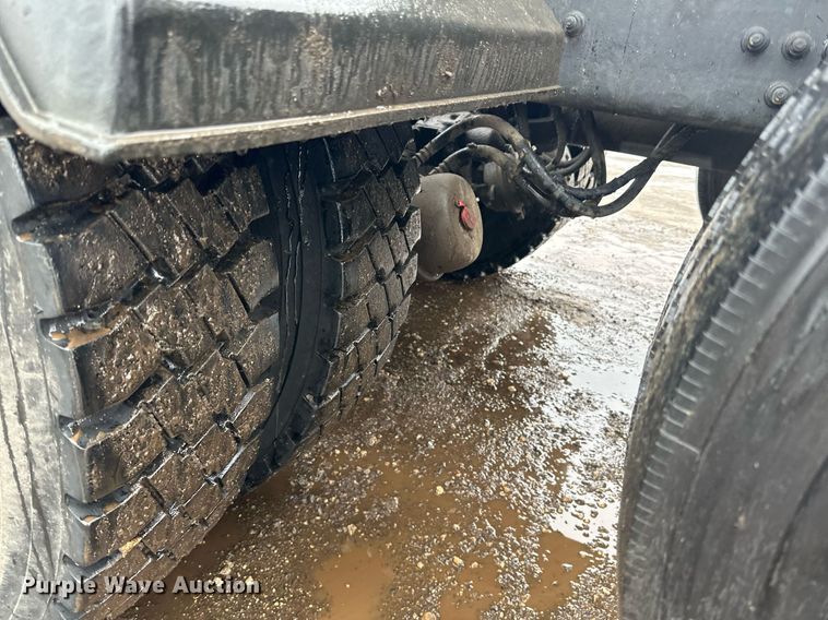 image for item LO9483 2007 Mack CTP713B roll-off container truck