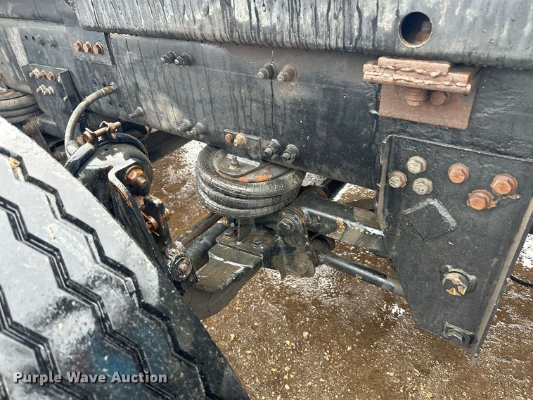 image for item LO9483 2007 Mack CTP713B roll-off container truck