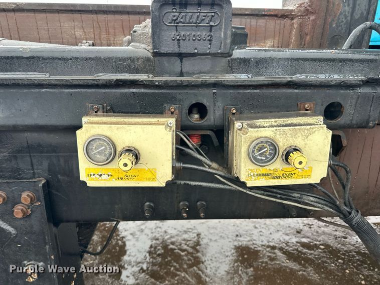 image for item LO9483 2007 Mack CTP713B roll-off container truck