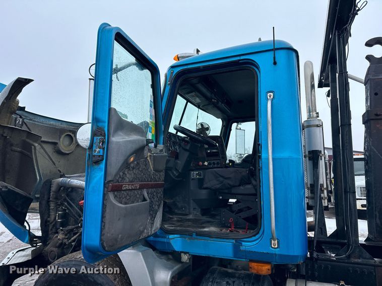 image for item LO9483 2007 Mack CTP713B roll-off container truck