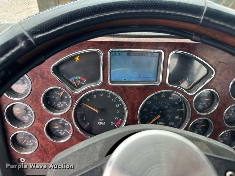 image for item LO9483 2007 Mack CTP713B roll-off container truck