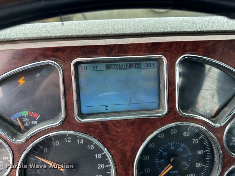 image for item LO9483 2007 Mack CTP713B roll-off container truck