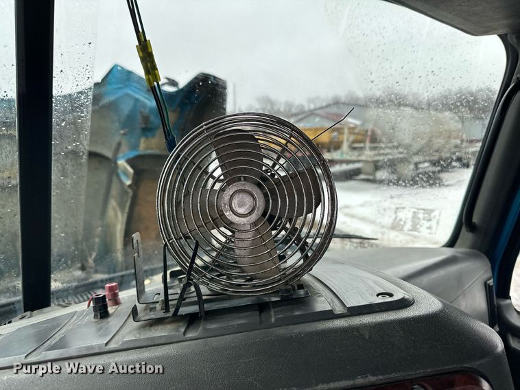 image for item LO9483 2007 Mack CTP713B roll-off container truck