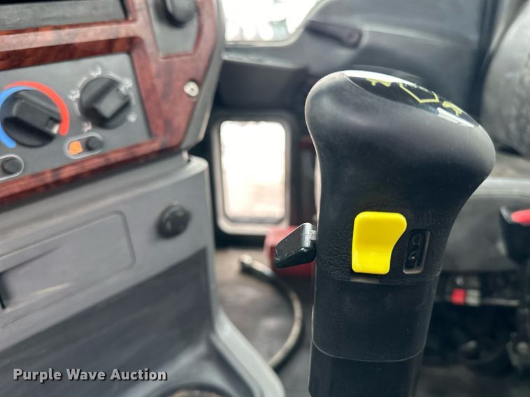 image for item LO9483 2007 Mack CTP713B roll-off container truck