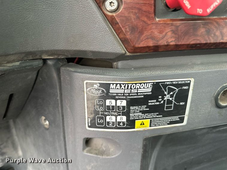 image for item LO9483 2007 Mack CTP713B roll-off container truck