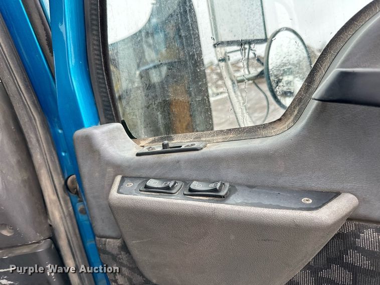 image for item LO9483 2007 Mack CTP713B roll-off container truck