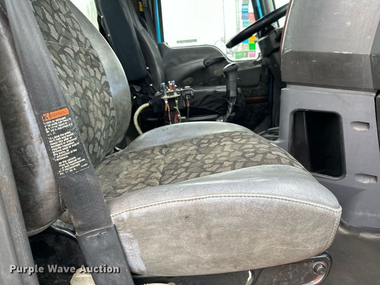 image for item LO9483 2007 Mack CTP713B roll-off container truck