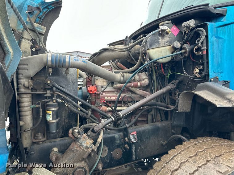 image for item LO9483 2007 Mack CTP713B roll-off container truck