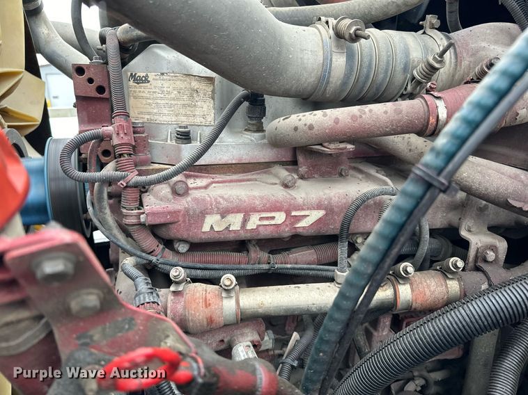 image for item LO9483 2007 Mack CTP713B roll-off container truck