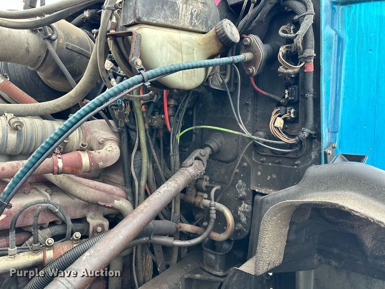 image for item LO9483 2007 Mack CTP713B roll-off container truck