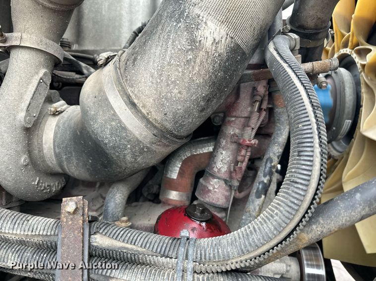 image for item LO9483 2007 Mack CTP713B roll-off container truck