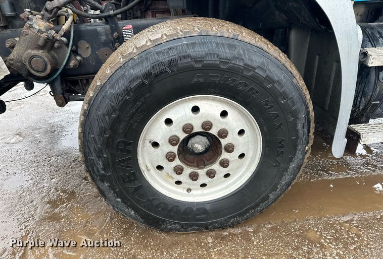 image for item LO9483 2007 Mack CTP713B roll-off container truck