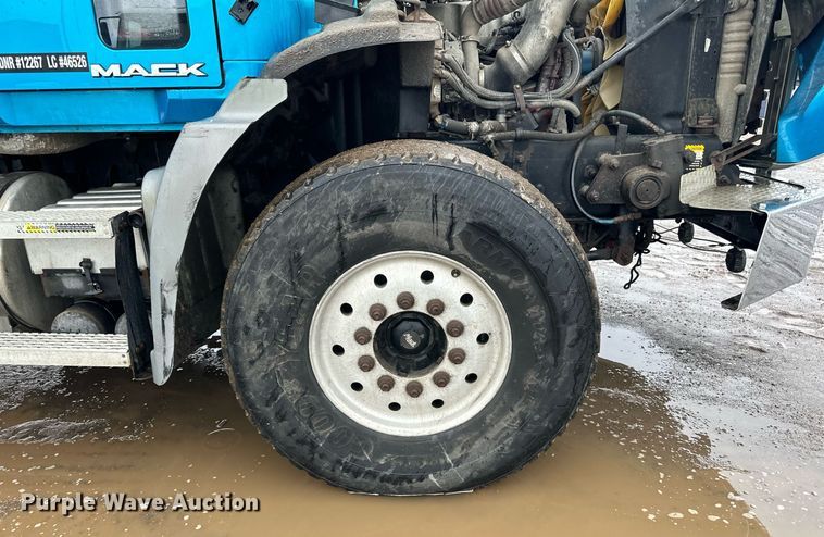 image for item LO9483 2007 Mack CTP713B roll-off container truck