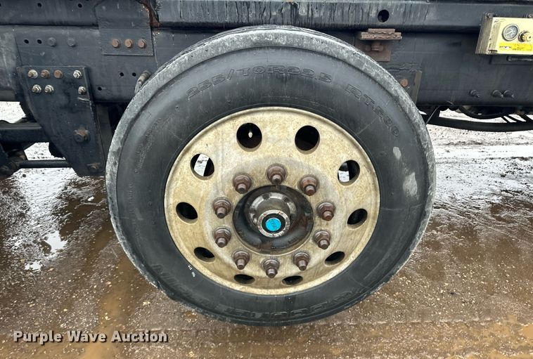 image for item LO9483 2007 Mack CTP713B roll-off container truck