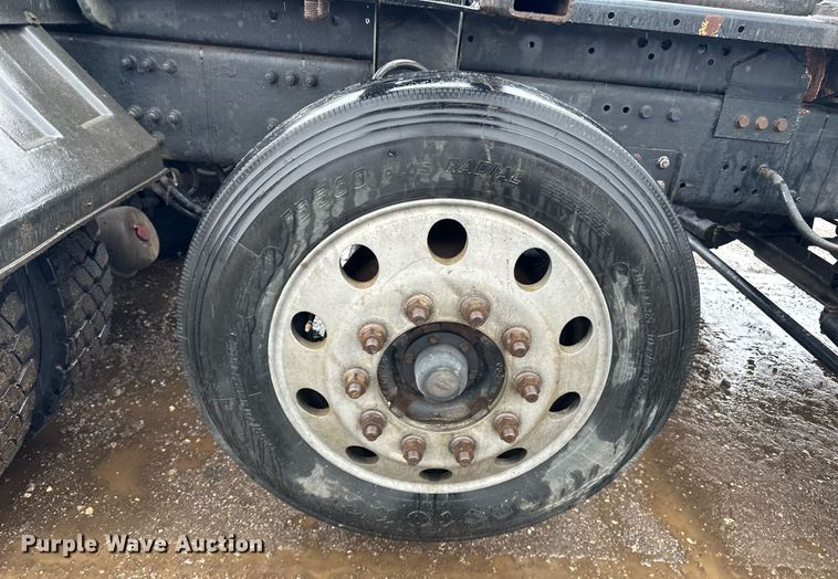 image for item LO9483 2007 Mack CTP713B roll-off container truck