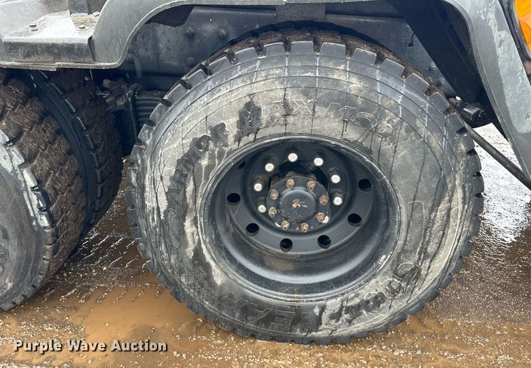 image for item LO9483 2007 Mack CTP713B roll-off container truck