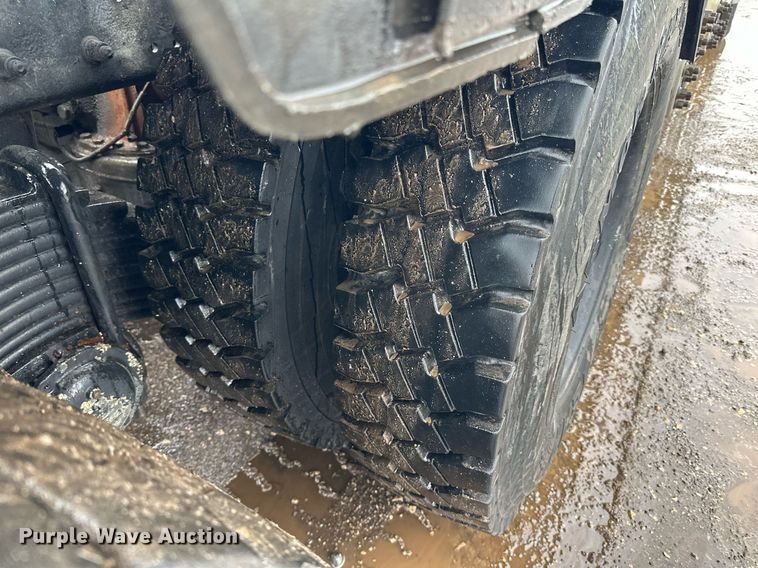 image for item LO9483 2007 Mack CTP713B roll-off container truck