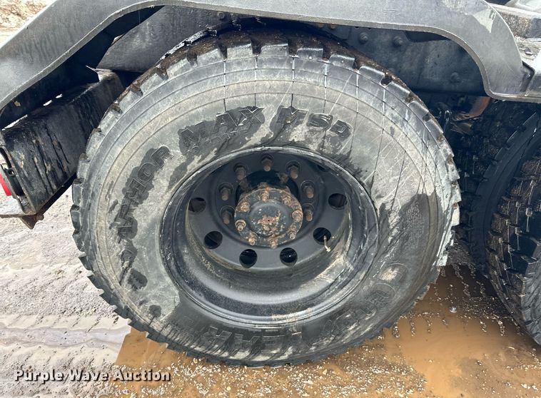 image for item LO9483 2007 Mack CTP713B roll-off container truck