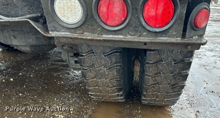 image for item LO9483 2007 Mack CTP713B roll-off container truck