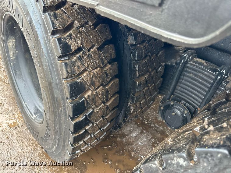 image for item LO9483 2007 Mack CTP713B roll-off container truck