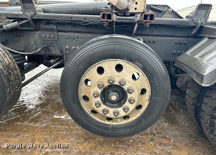 image for item LO9483 2007 Mack CTP713B roll-off container truck