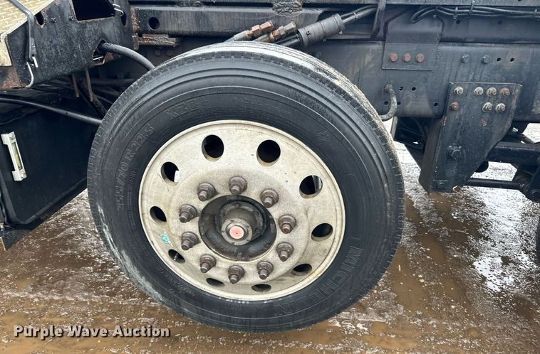 image for item LO9483 2007 Mack CTP713B roll-off container truck