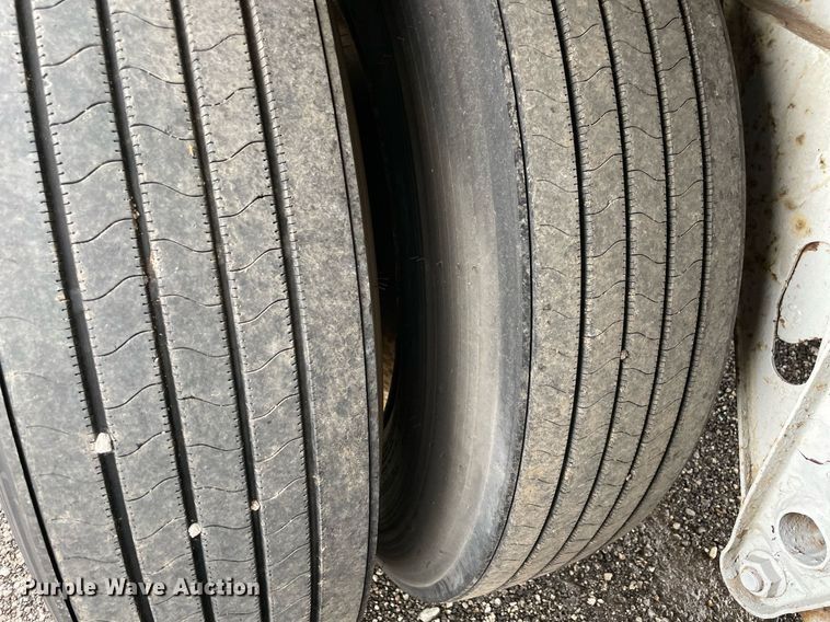 image for item LV9096 1988 Utility Trailer  VS2D dry van trailer