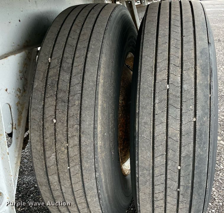 image for item LV9096 1988 Utility Trailer  VS2D dry van trailer