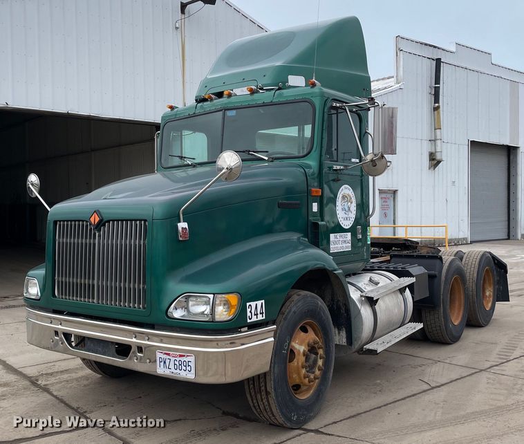 image for item LV9980 1997 International  9200 semi truck