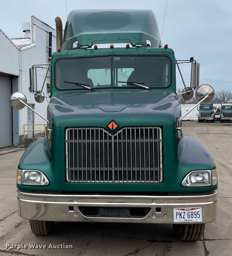 image for item LV9980 1997 International  9200 semi truck