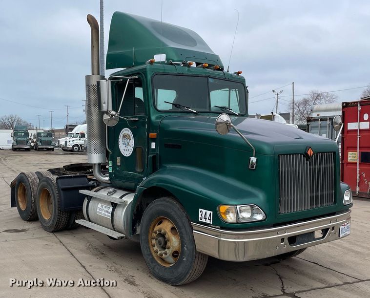 image for item LV9980 1997 International  9200 semi truck