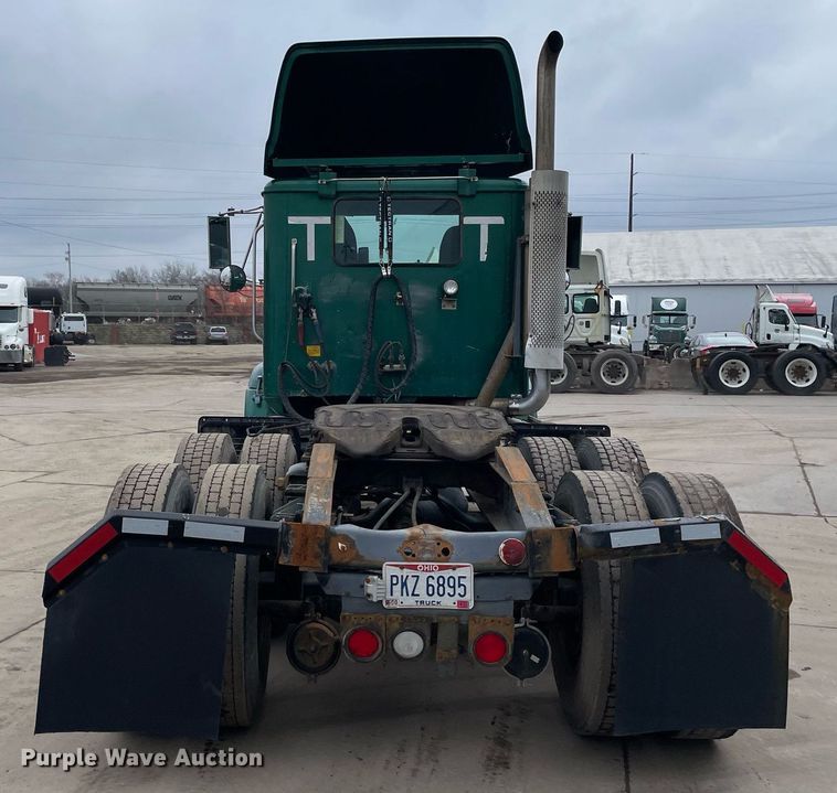 image for item LV9980 1997 International  9200 semi truck