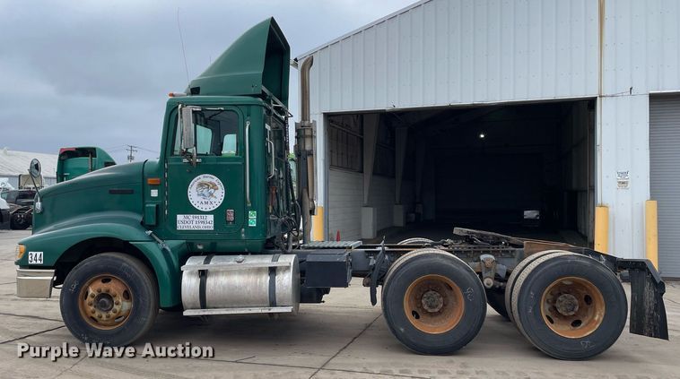 image for item LV9980 1997 International  9200 semi truck