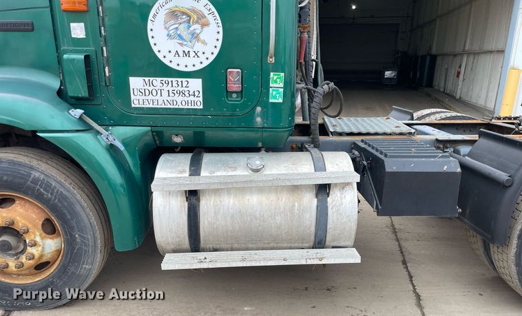 image for item LV9980 1997 International  9200 semi truck