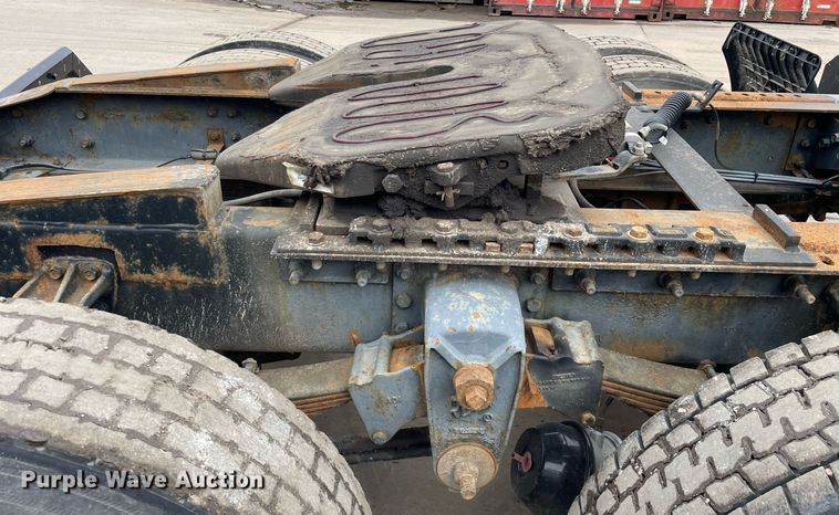 image for item LV9980 1997 International  9200 semi truck