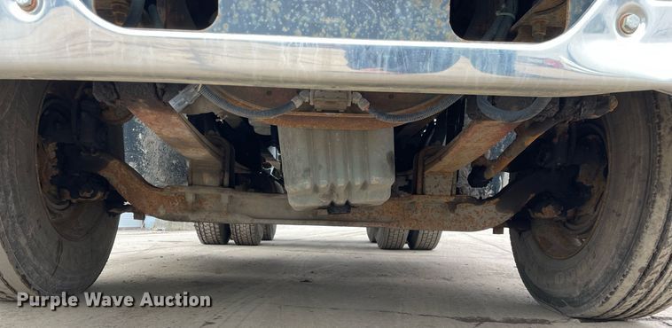 image for item LV9980 1997 International  9200 semi truck