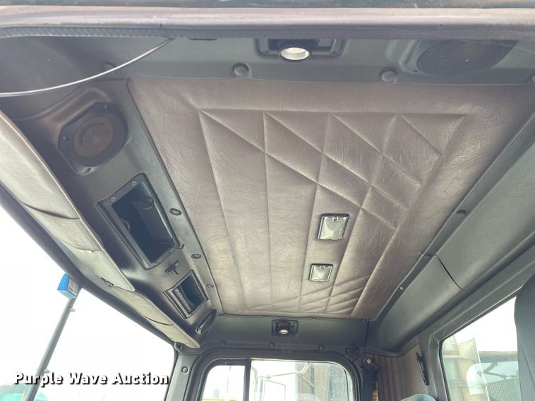 image for item LV9980 1997 International  9200 semi truck