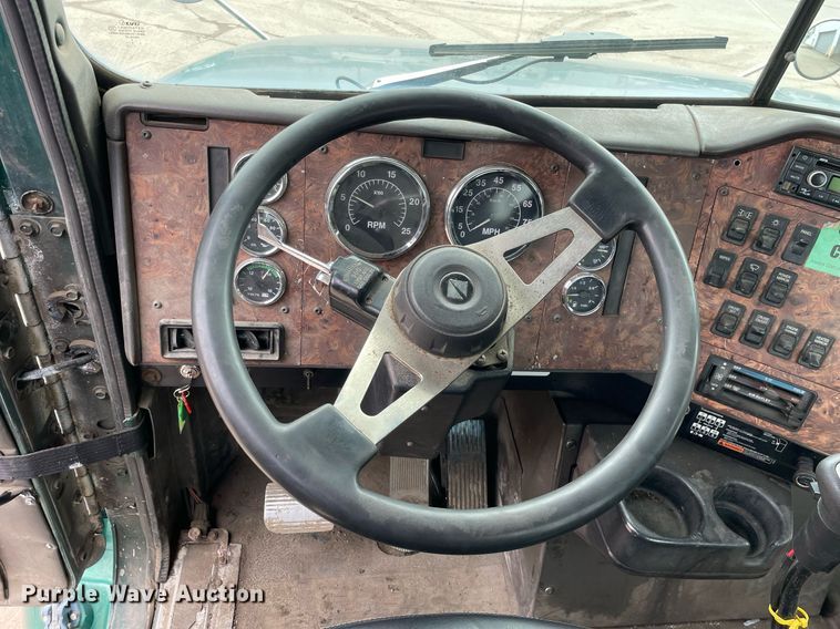 image for item LV9980 1997 International  9200 semi truck