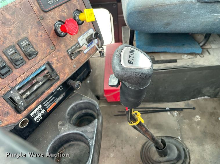 image for item LV9980 1997 International  9200 semi truck