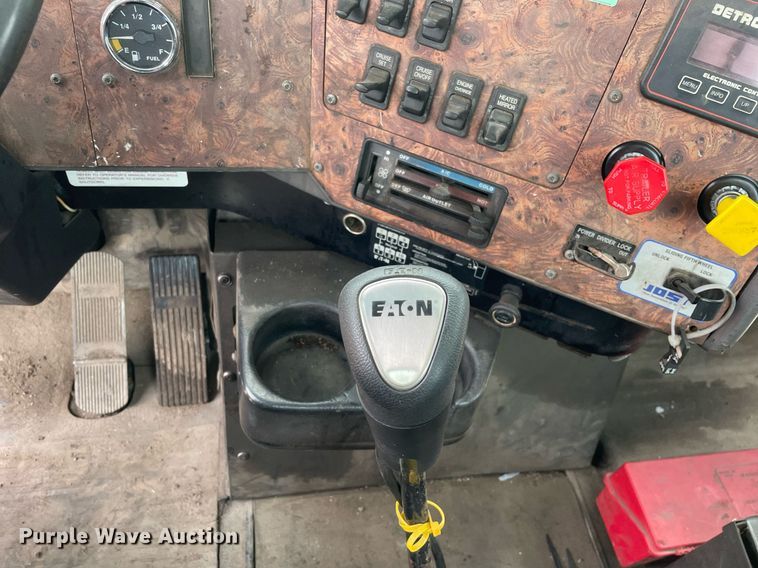 image for item LV9980 1997 International  9200 semi truck