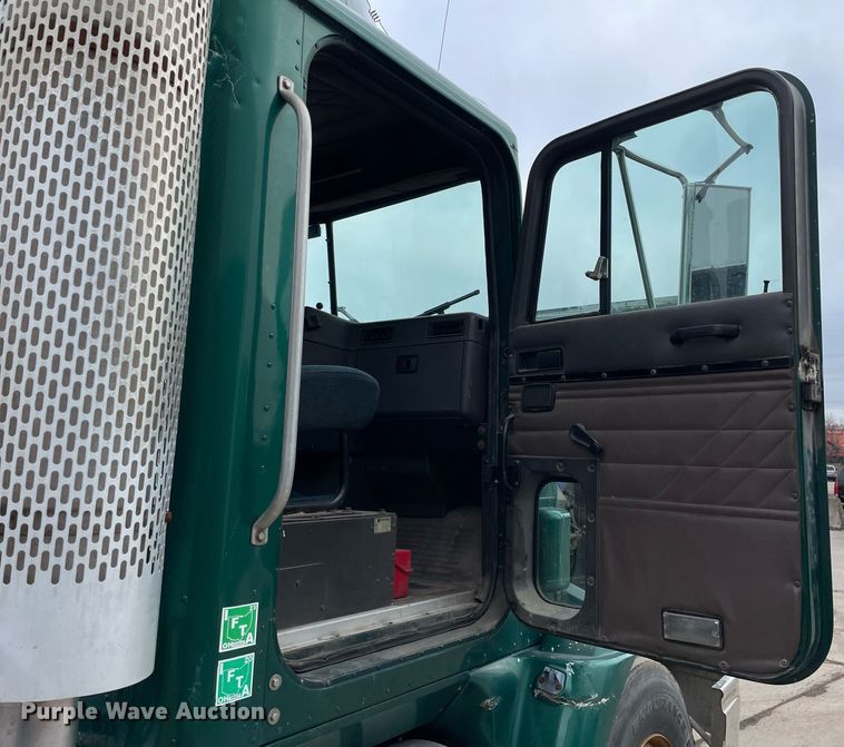 image for item LV9980 1997 International  9200 semi truck