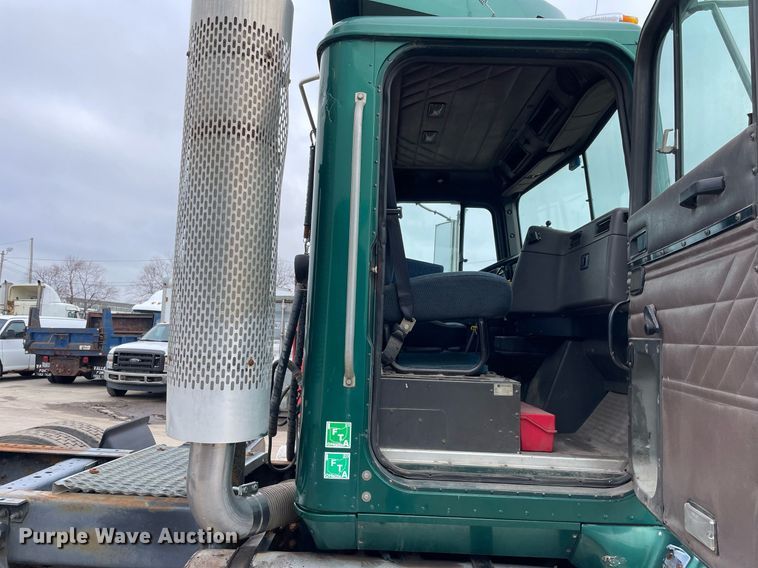 image for item LV9980 1997 International  9200 semi truck