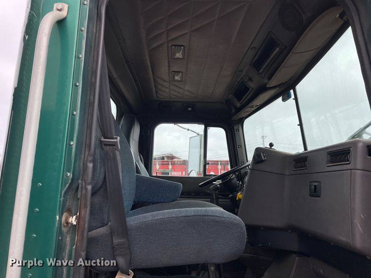 image for item LV9980 1997 International  9200 semi truck