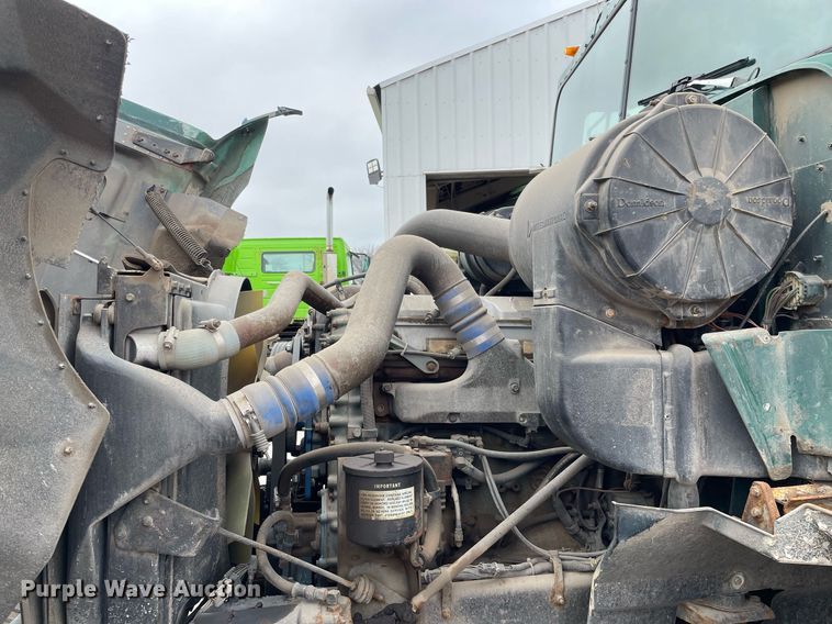 image for item LV9980 1997 International  9200 semi truck