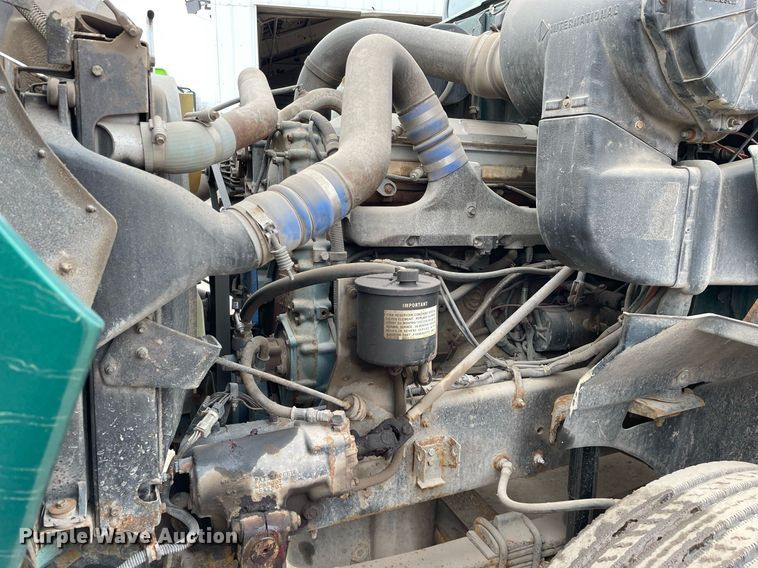 image for item LV9980 1997 International  9200 semi truck