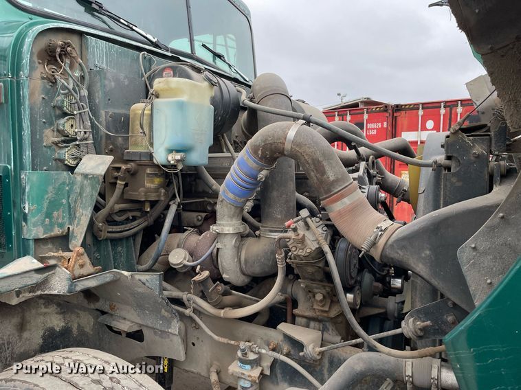 image for item LV9980 1997 International  9200 semi truck