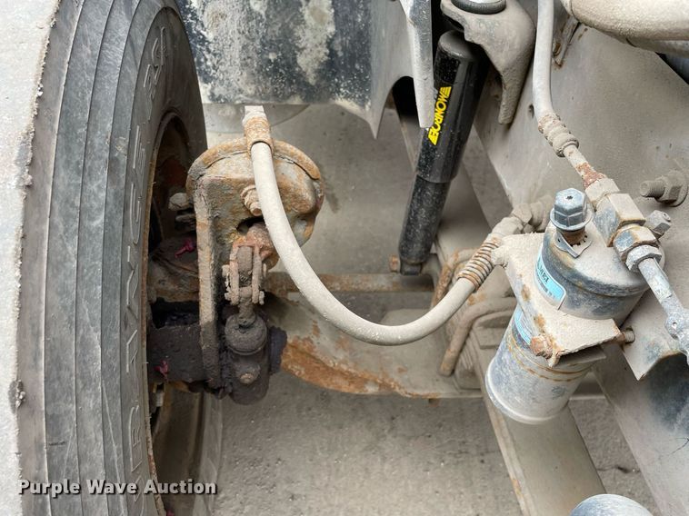 image for item LV9980 1997 International  9200 semi truck