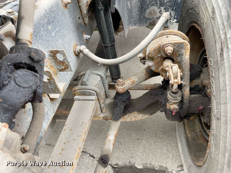 image for item LV9980 1997 International  9200 semi truck