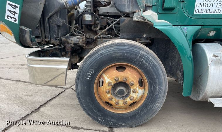 image for item LV9980 1997 International  9200 semi truck